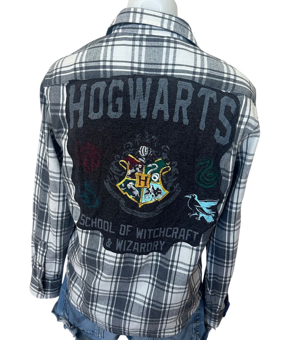 Harry Potter Plaid Flannel Shirt SMALL Oversize Unique Hogwarts Coat of Arms